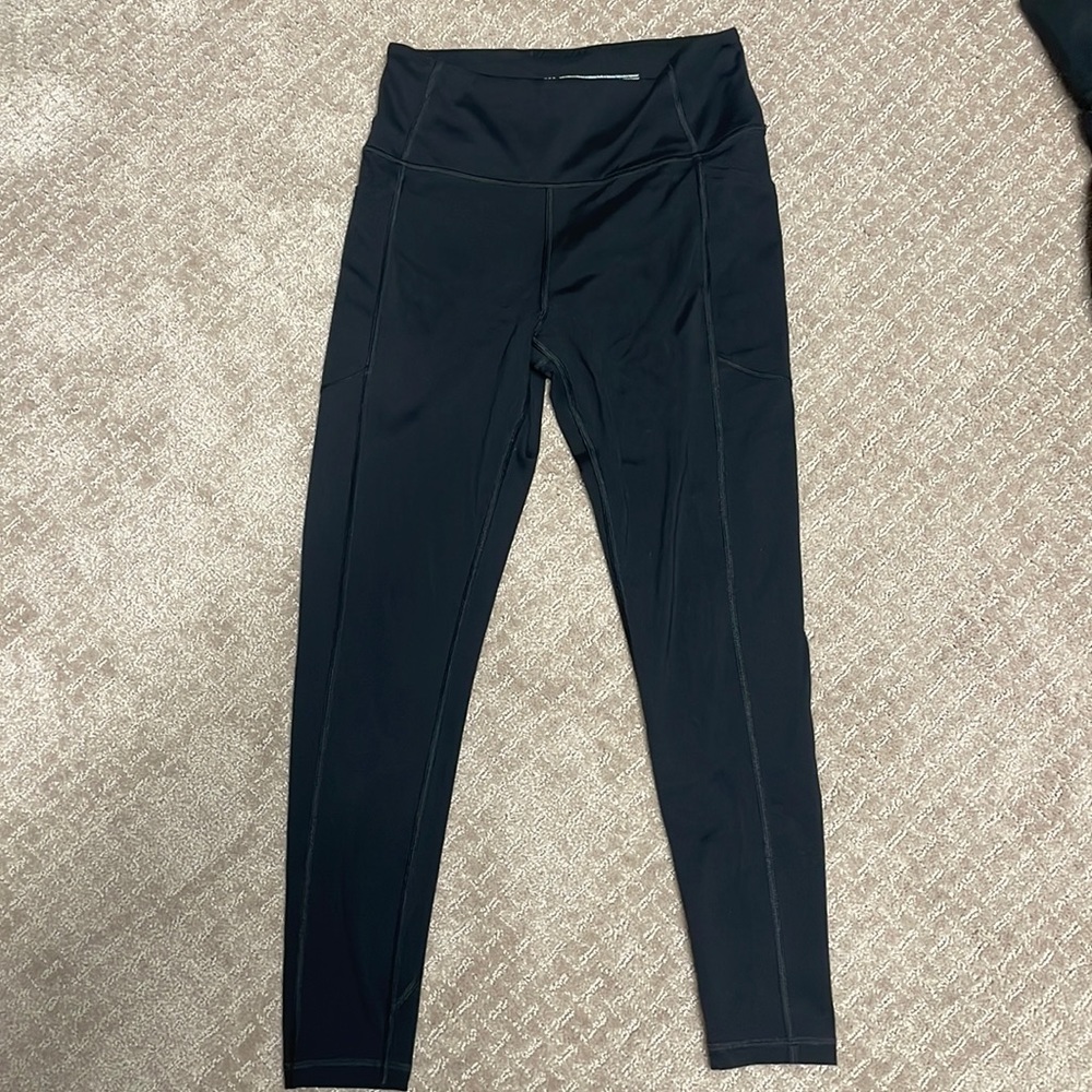Victoria's Secret size 6 black leggings